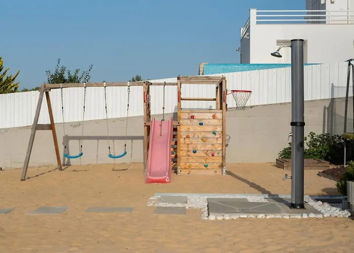 Amazing Retreat W/ Pool By Lovelystay 펜션